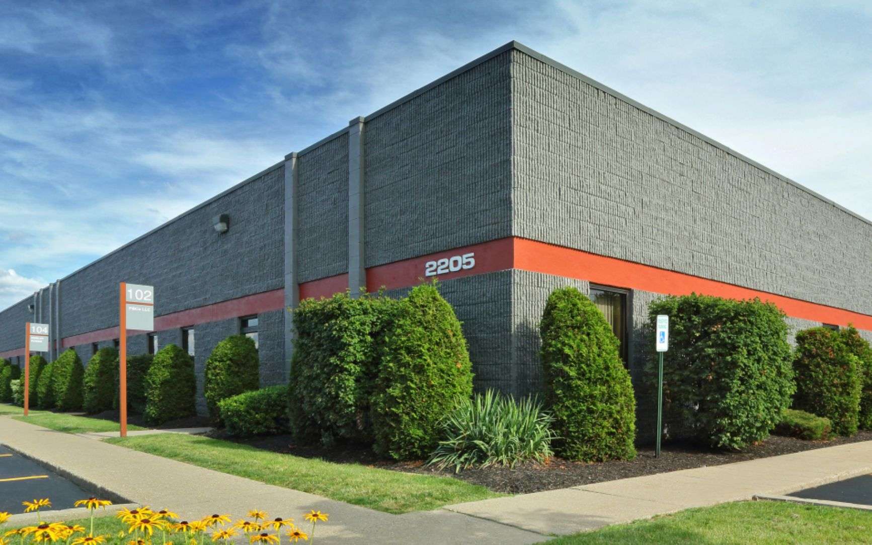 Tonawanda Commerce Center | Tonawanda, NY Flex Space for Lease